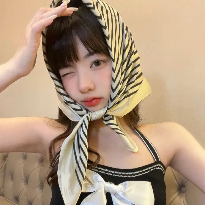 龙纹身的女孩